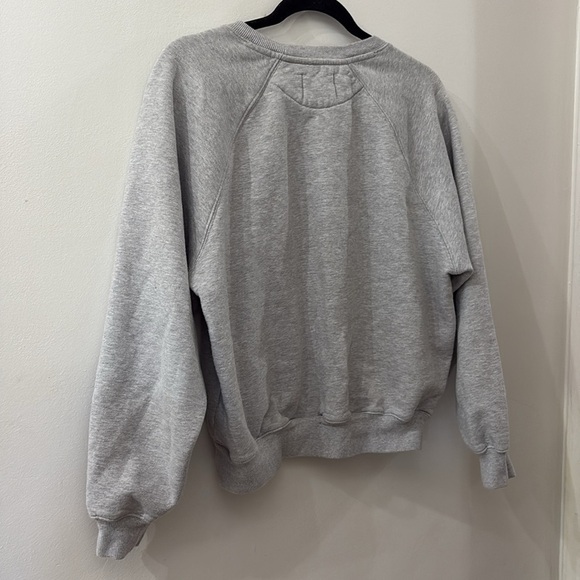 Wilfred Free - Aritzia -  Light Gray Crew Neck Sweatshirt- women’s medium - Picture 4 of 4